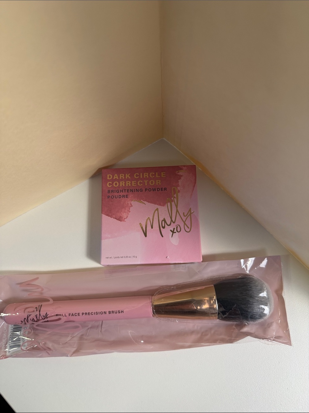 Mally Beauty Dark Circle Corrector Brightening Powder & Pink Face Brush - Pink